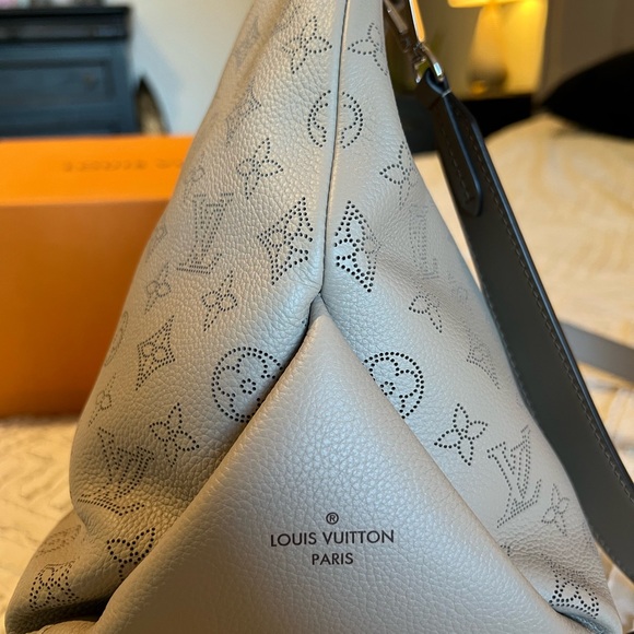 AUTHENTIC Louis Vuitton Beaubourg Hobo MM - Picture 4 of 12